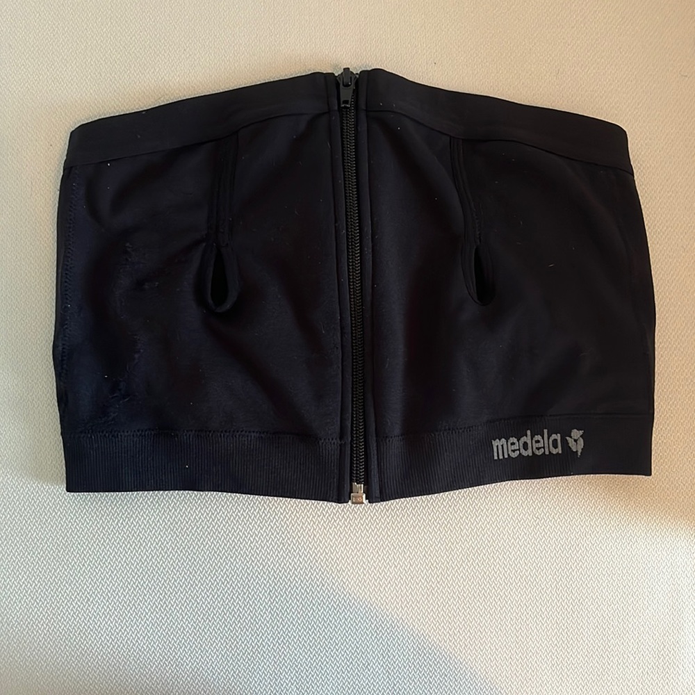 Medela hands free pumping bra - size large
